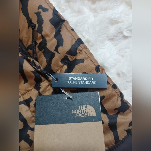 NEW The North Face Womens Circaloft Jacket Small Almond Butter Outdoors - Picture 10 of 12